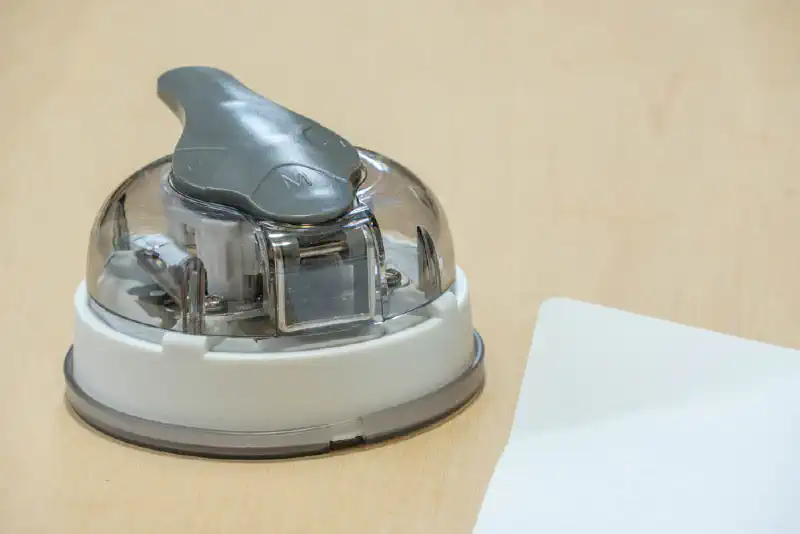 角丸カッターで角を丸く処理