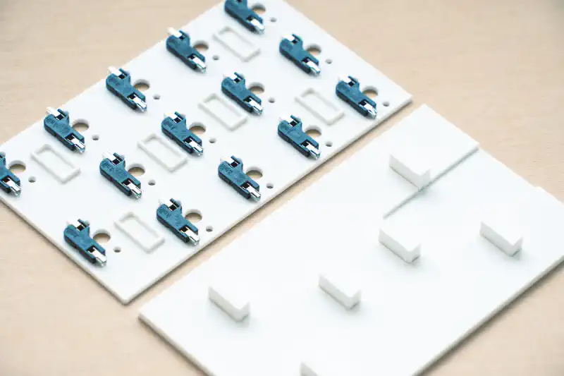 別角度から見た筐体パーツ